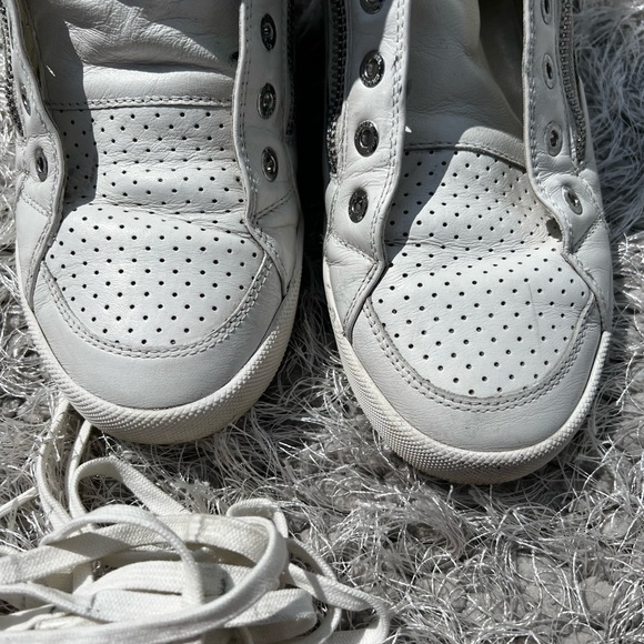 CHANEL ANKLE SNEAKERS - Picture 4 of 10